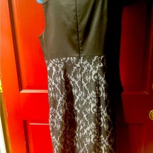 Pretty black lace dress,worn once to a wedding, very flattering.sz7/8